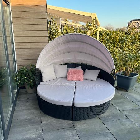 Luxus Chalet Waterfront Lathum Bagian luar foto
