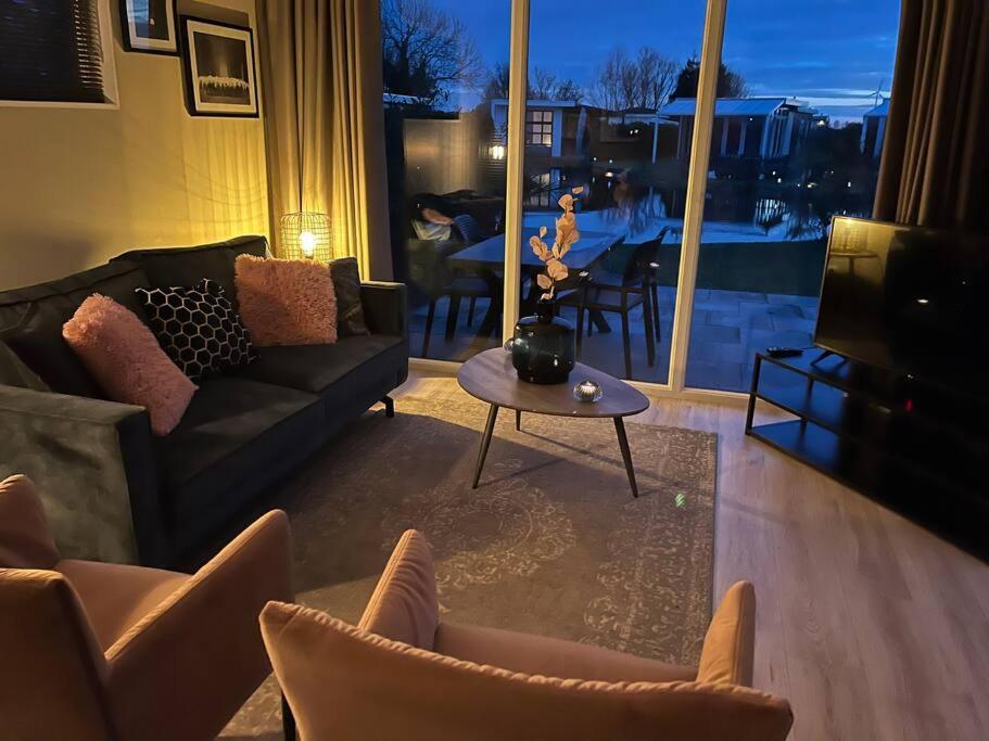 Luxus Chalet Waterfront Lathum Bagian luar foto