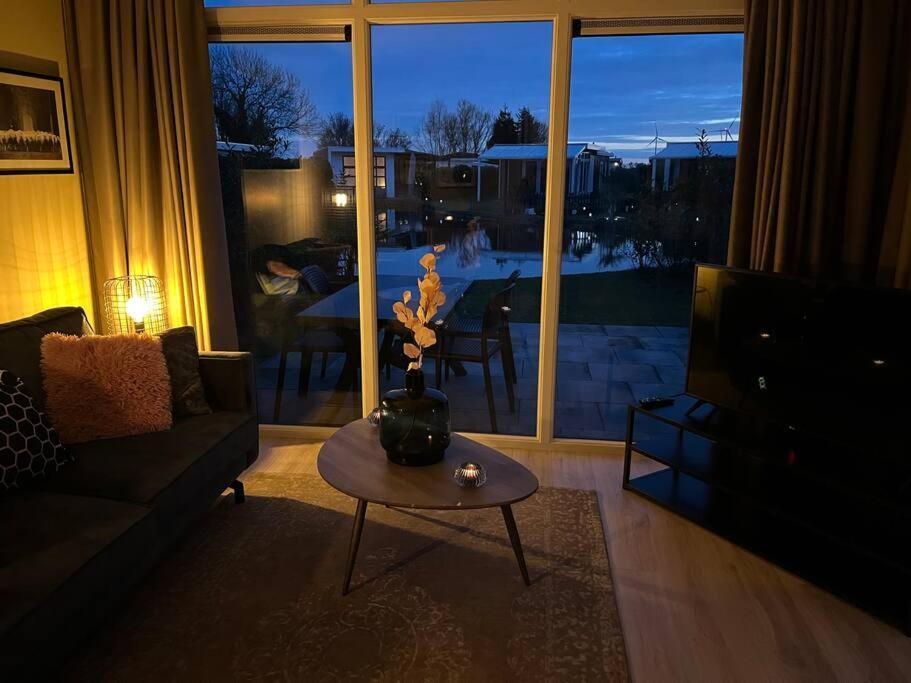 Luxus Chalet Waterfront Lathum Bagian luar foto